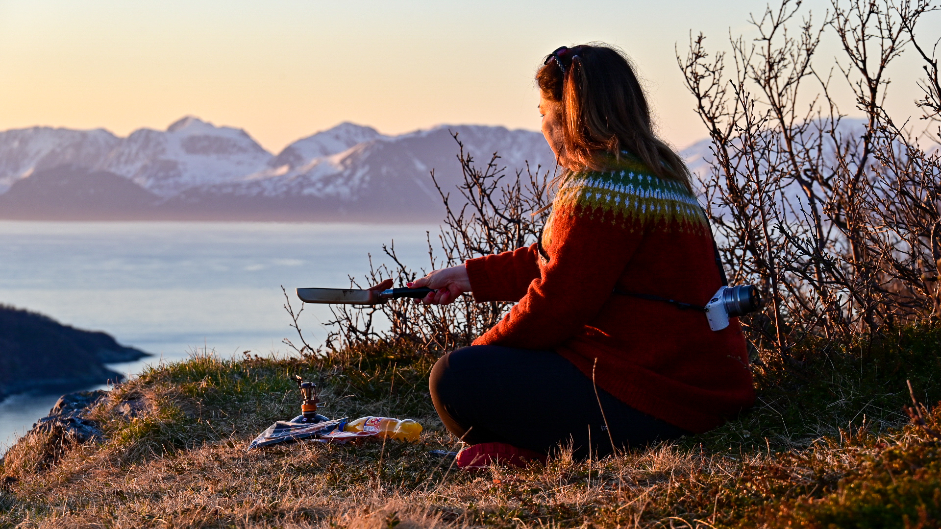 Primus and midnightsun at stussnes mountain