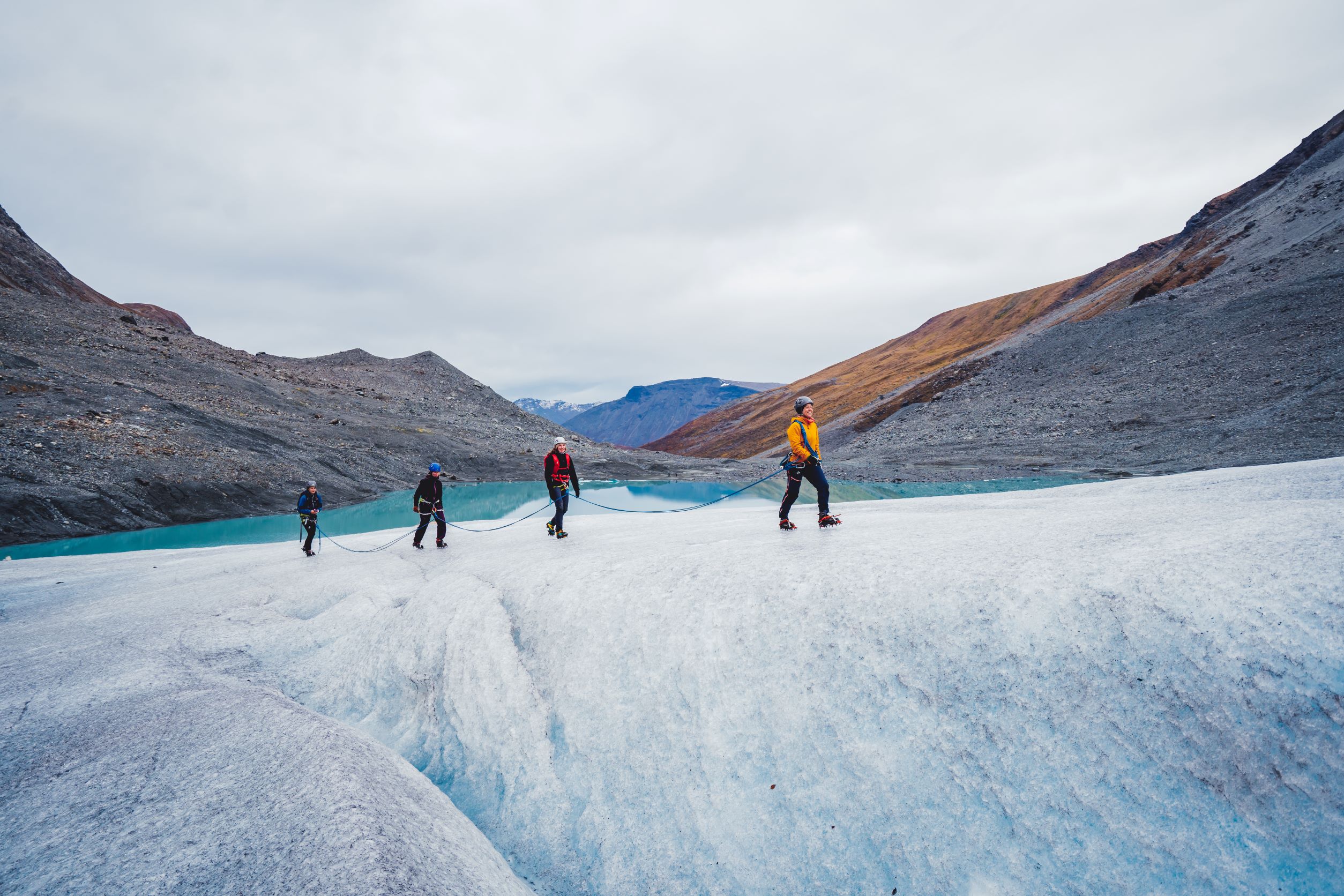Guidet brevandring på Steindalsbreen i Lyngsalpene