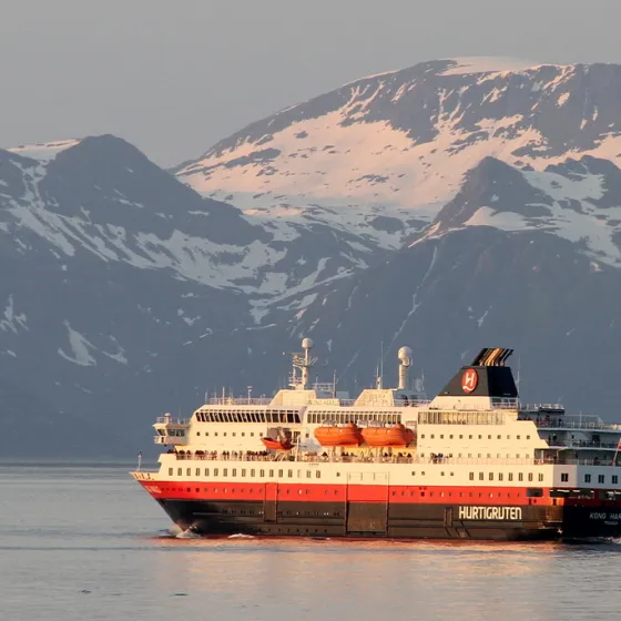 Hurtigruten ©Ørjan Bertelsen