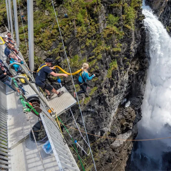 Bungeejumping from Gorsa bridge