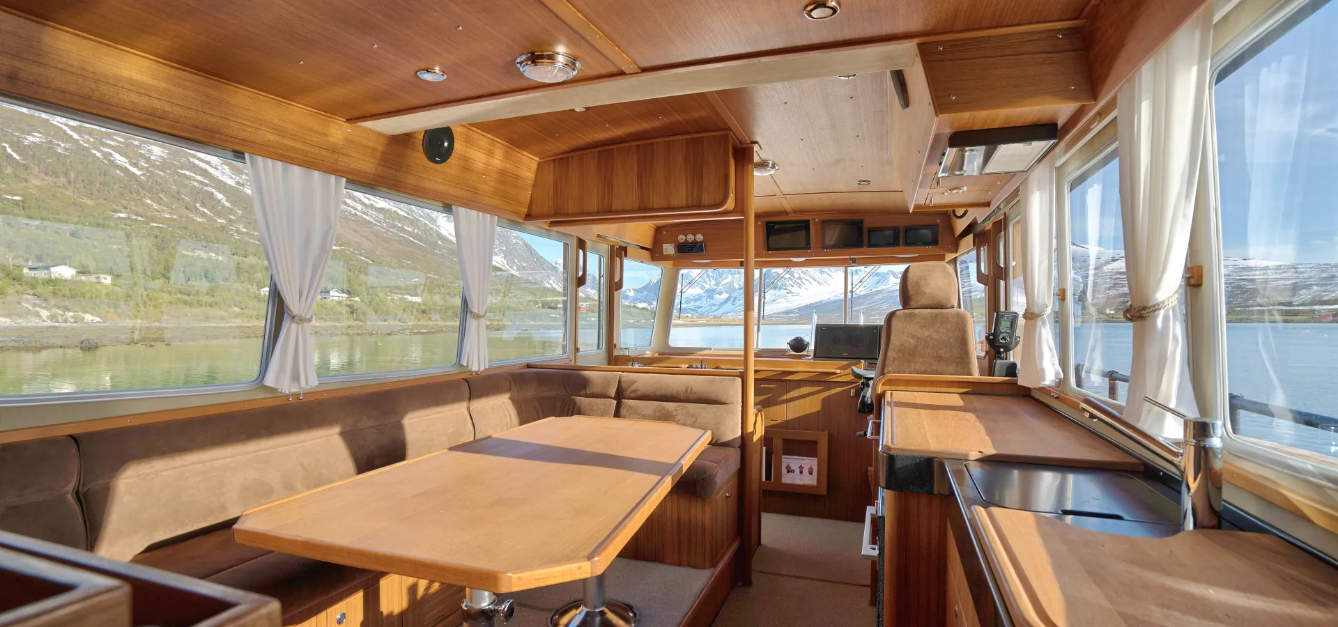 Privat båttransport fra Tromsø til Lyngen - Lyngen Experience