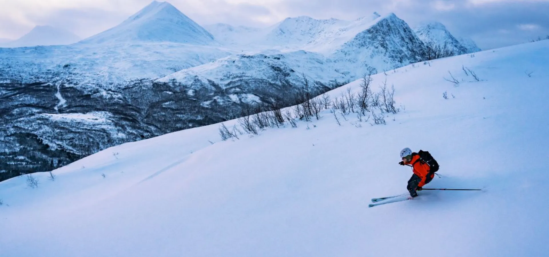 Petr Pavlicek/Visit Lyngenfjord Prøv Ski Touring – Nybegynnervennlig fjelleventyr - Lyngen Ski & Klatring