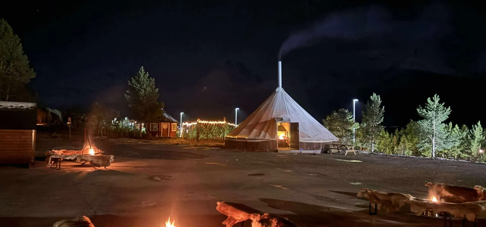 24h Arctic Escape: Snowmobile day tour and Sami culture evening