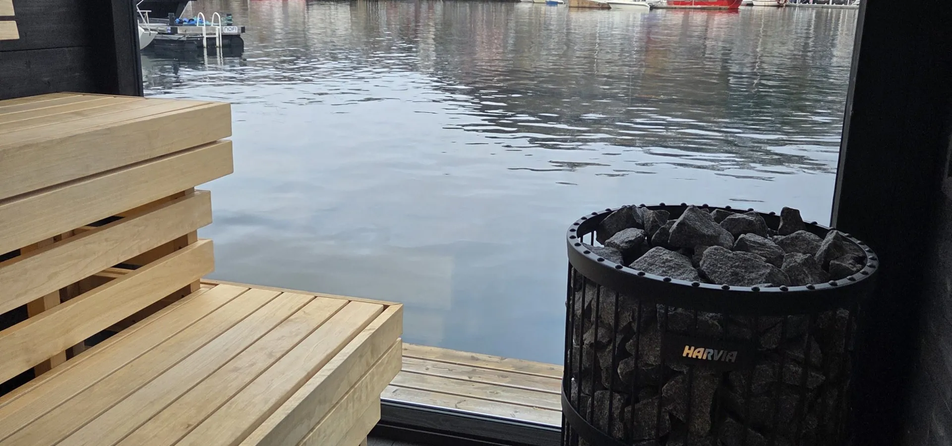 Flytende badstue i hjertet av Skjervøy - Áhpi