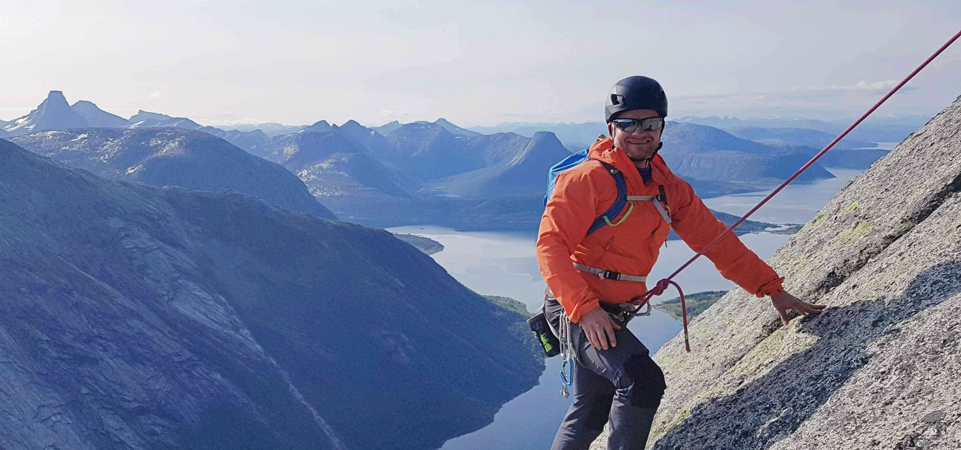 Alpin klatring midnattssolens land med Lyngen Ski & Klatring