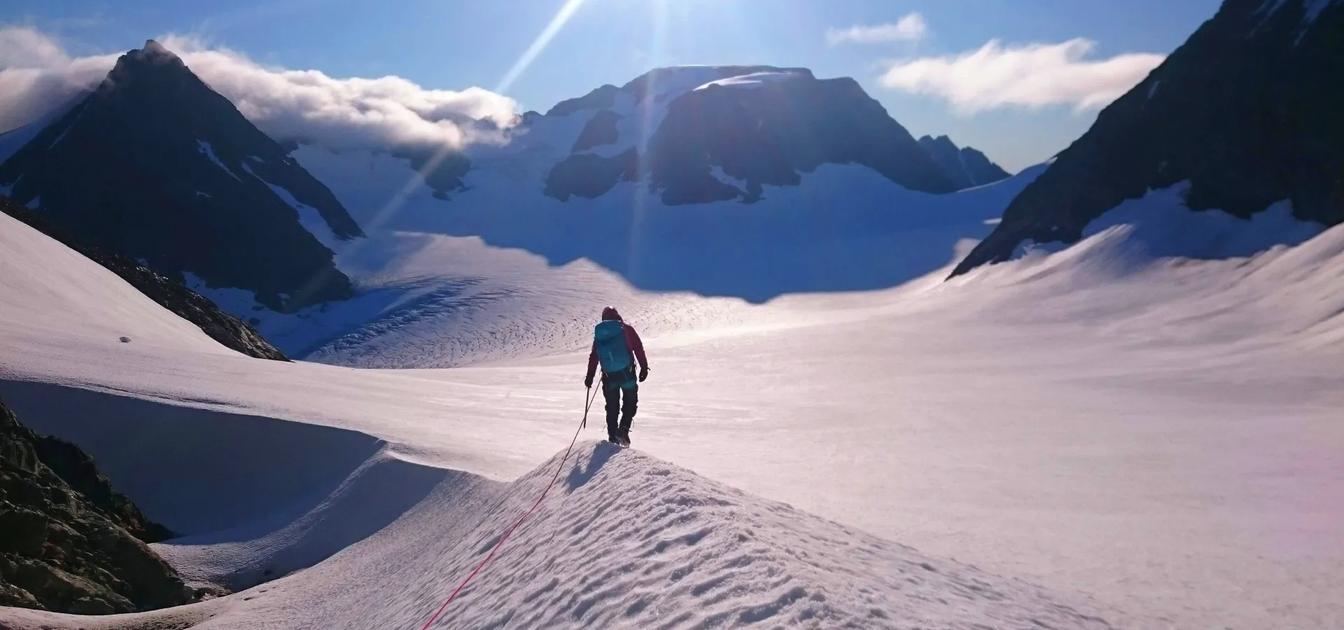 Alpin klatring midnattssolens land med Lyngen Ski & Klatring