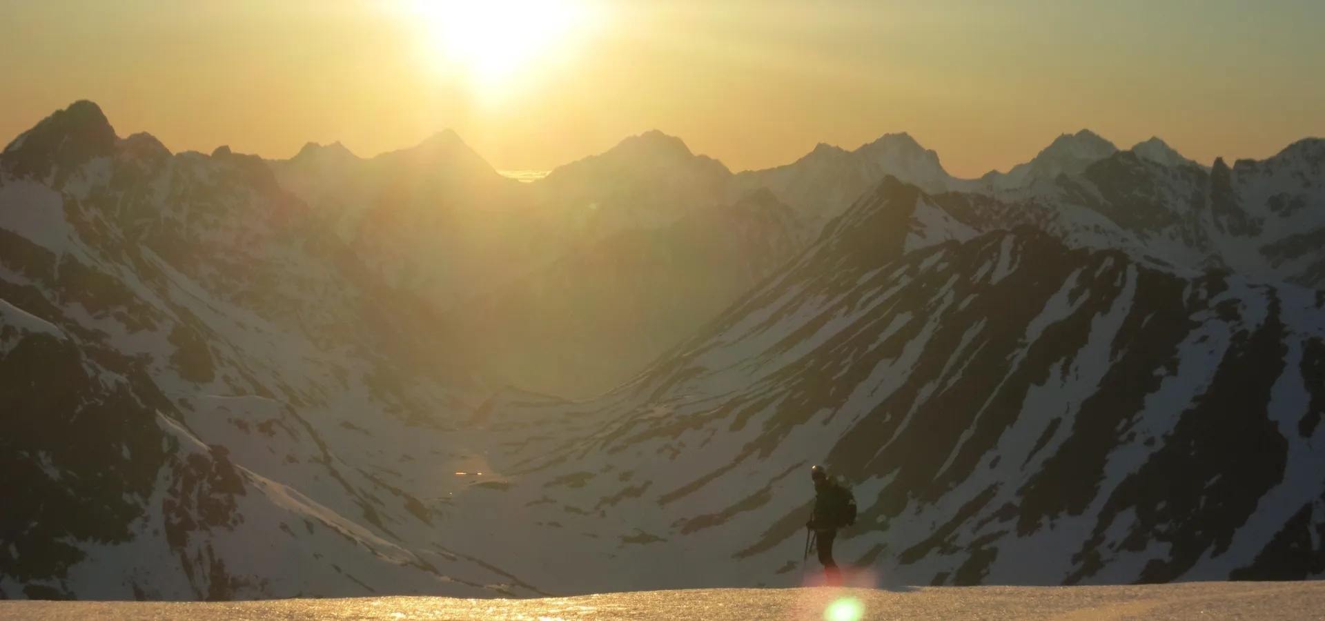 Sommertopptur på ski med Lyngen Ski & Klatring