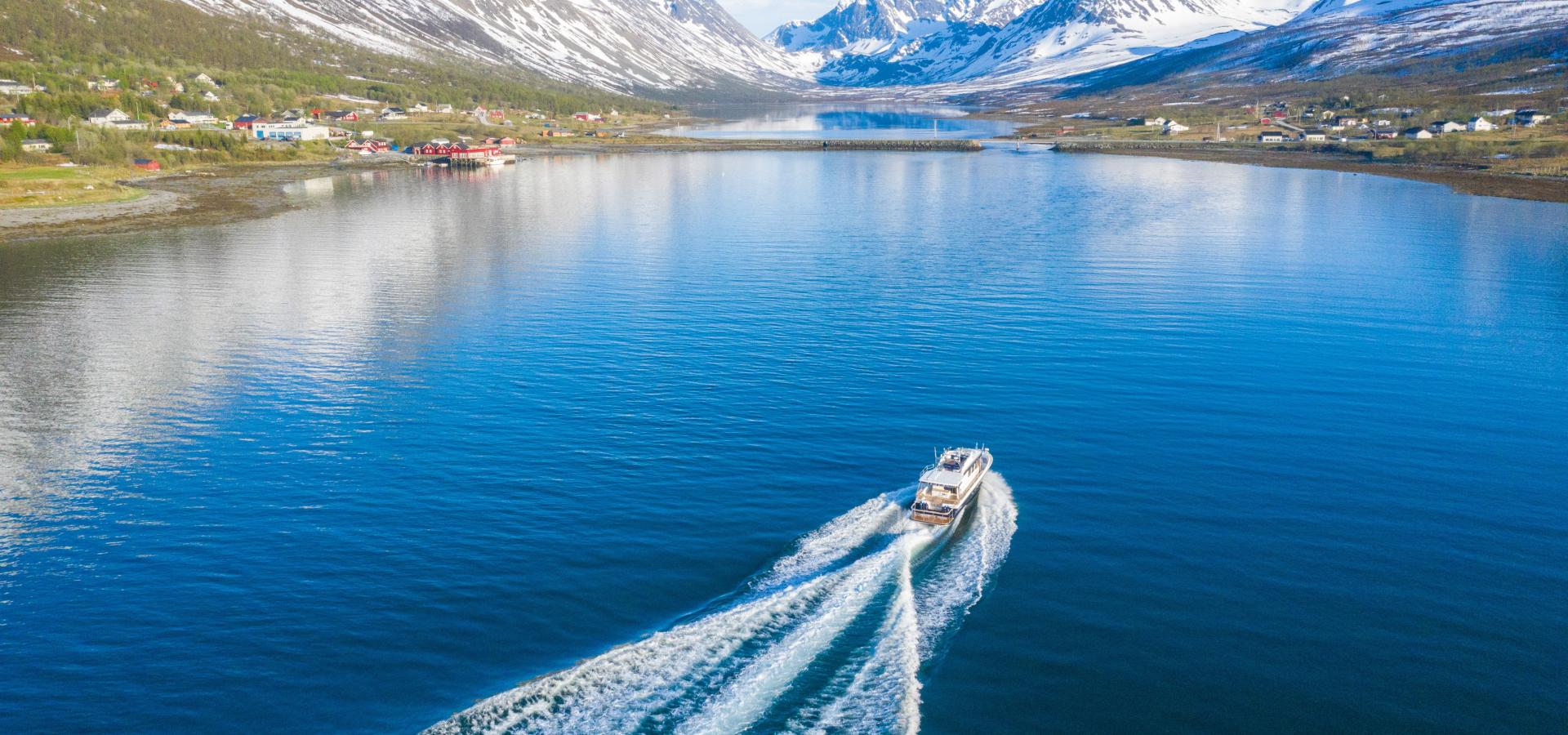 Privat Båttransport til Toppturer på ski i Lyngsalpene - Lyngen Experience