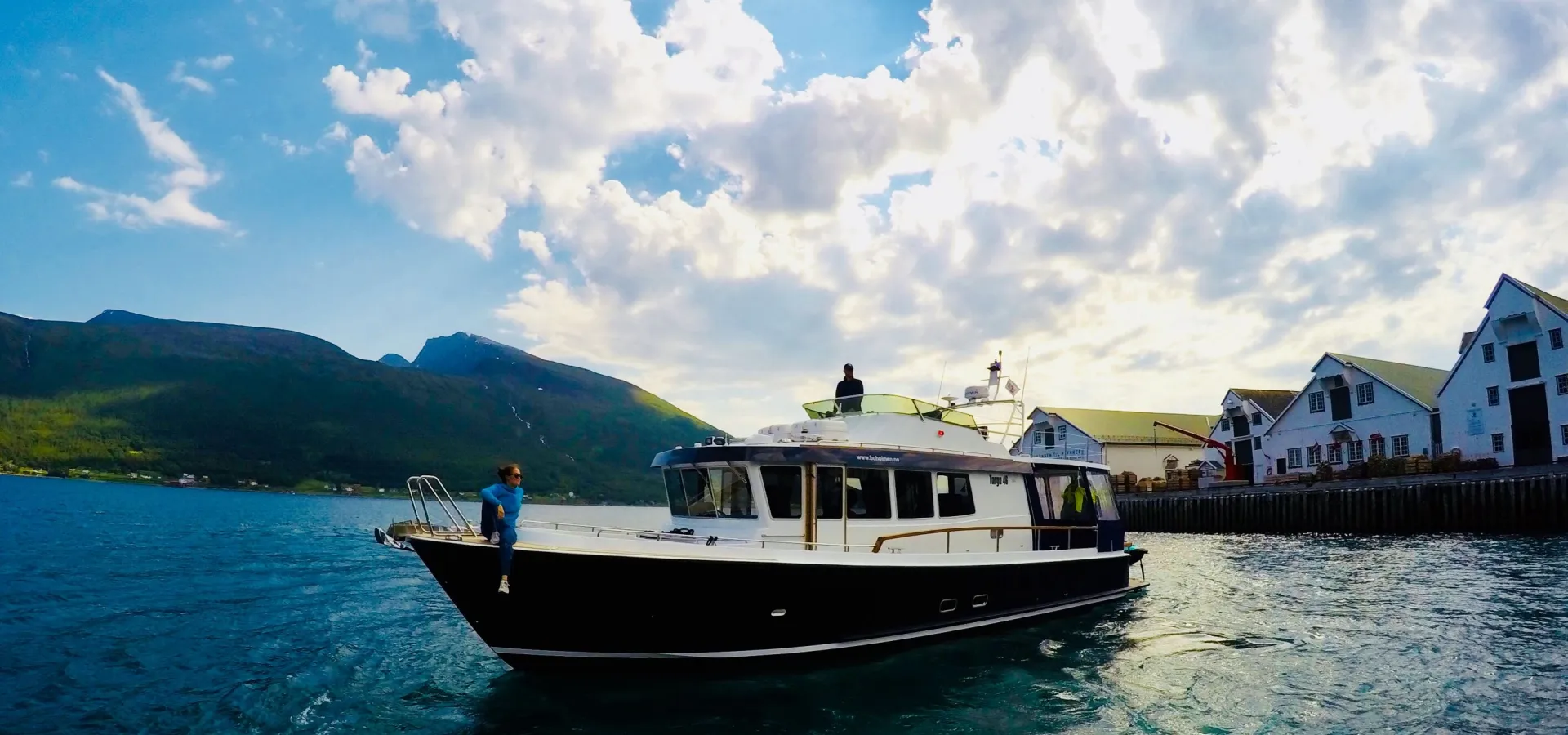 Sailing and visiting Uløya - Lyngen Experience