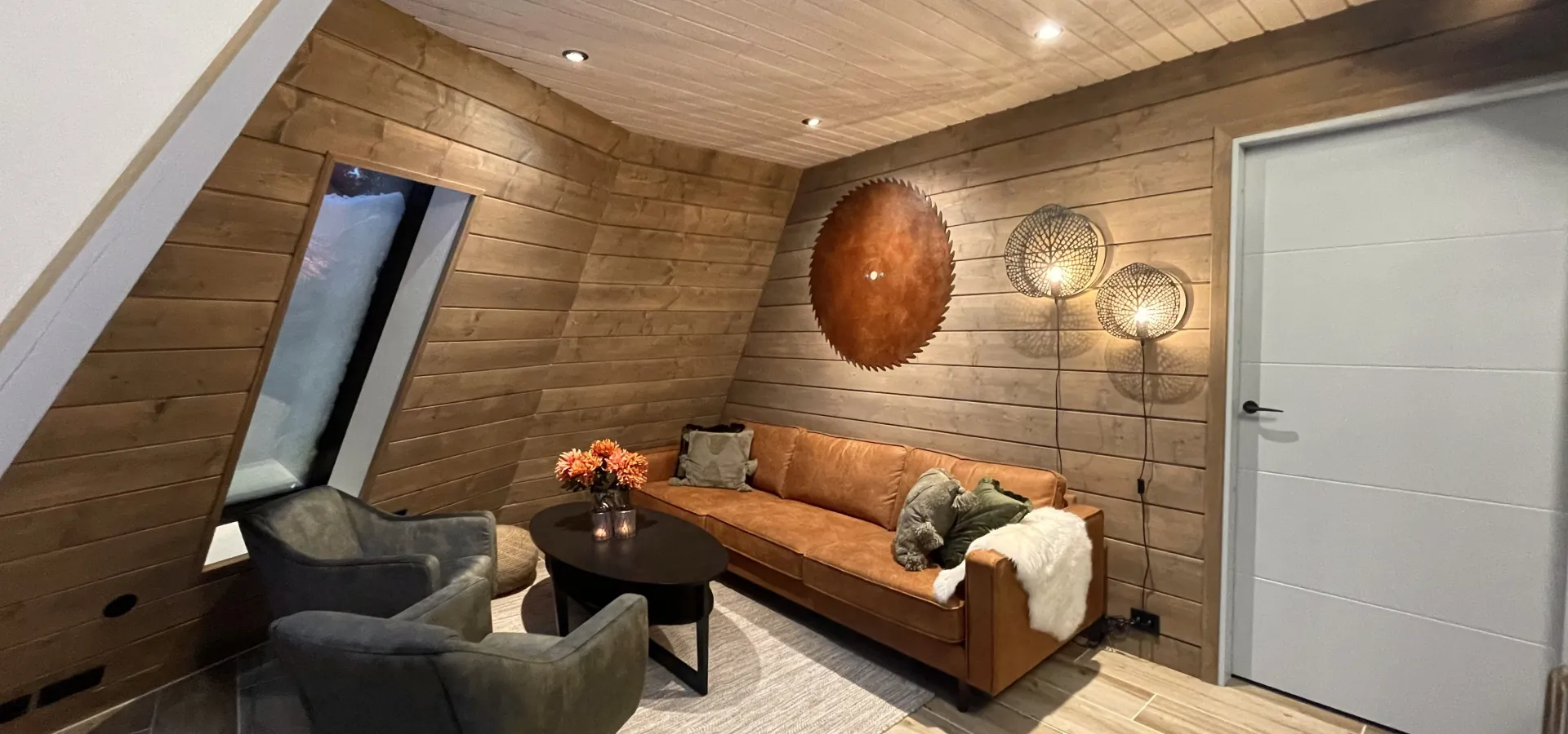 Livingroom with couch and chairs