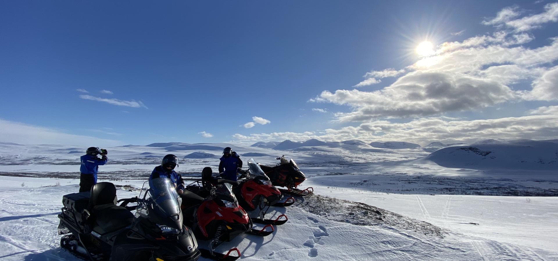 2-day Snowmobile + Aurora Hut - North Experience