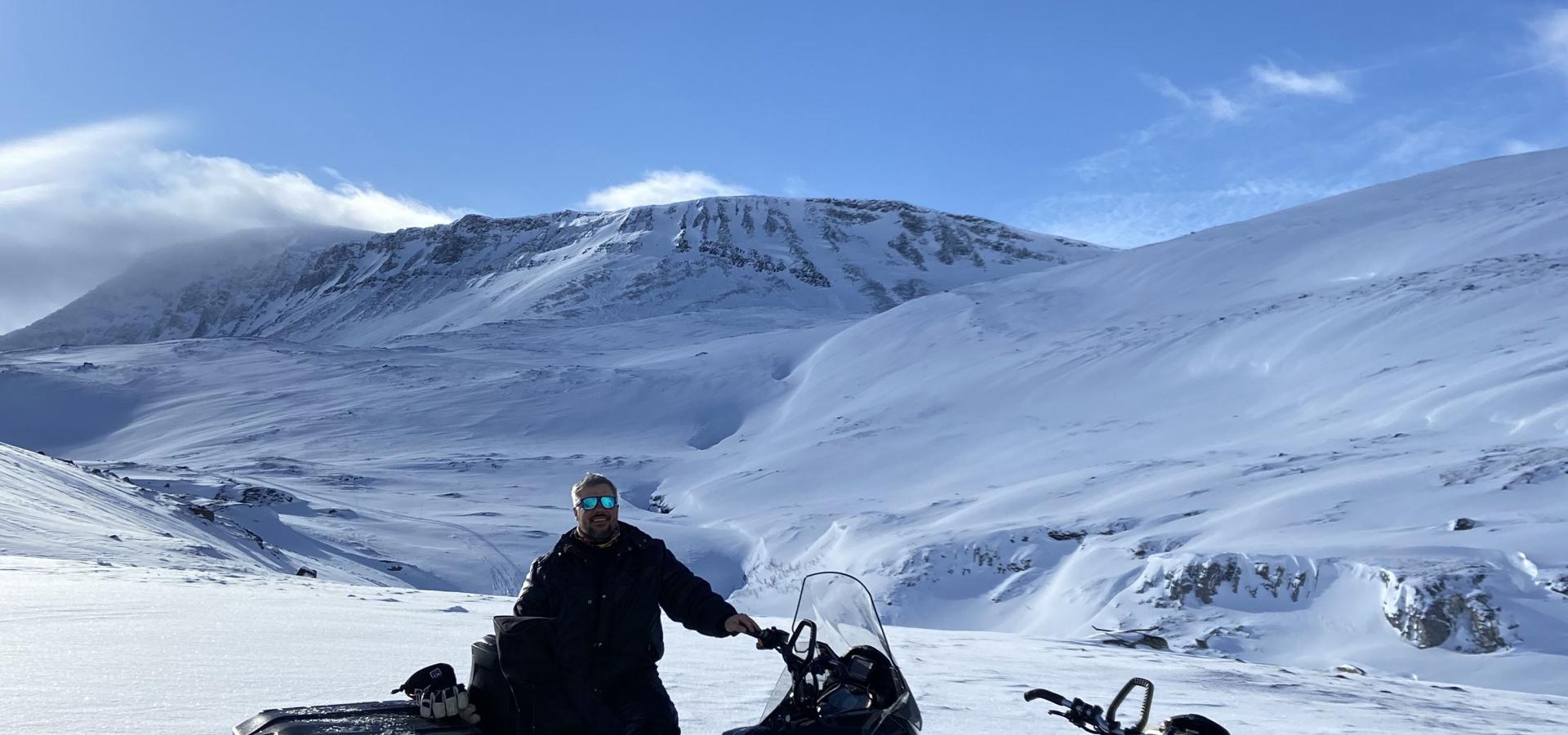Mid day snowmobile excursion with North Experience - no transfer 