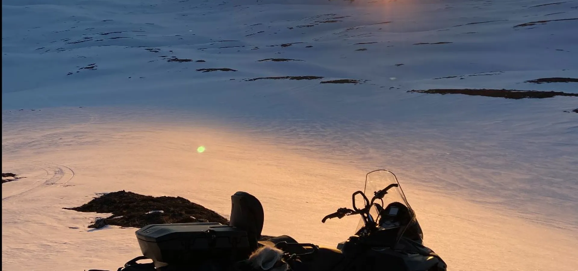 Snøskutersafari i nordnorsk natur - kveldstur med North Experience