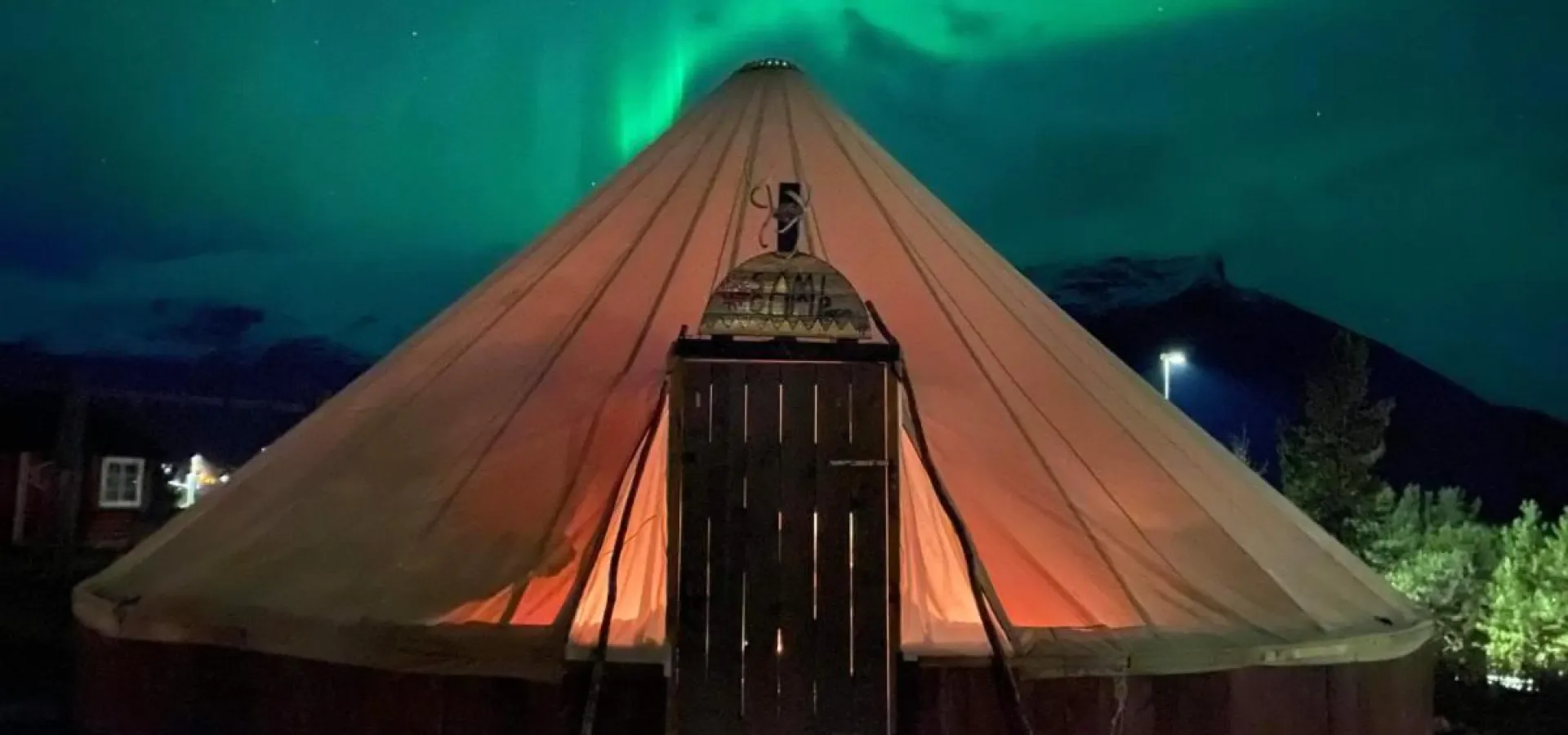 Eksklusiv Jakten på nordlyset med gjengen fra Sami Camp (inkludert mating av reinsdyr)