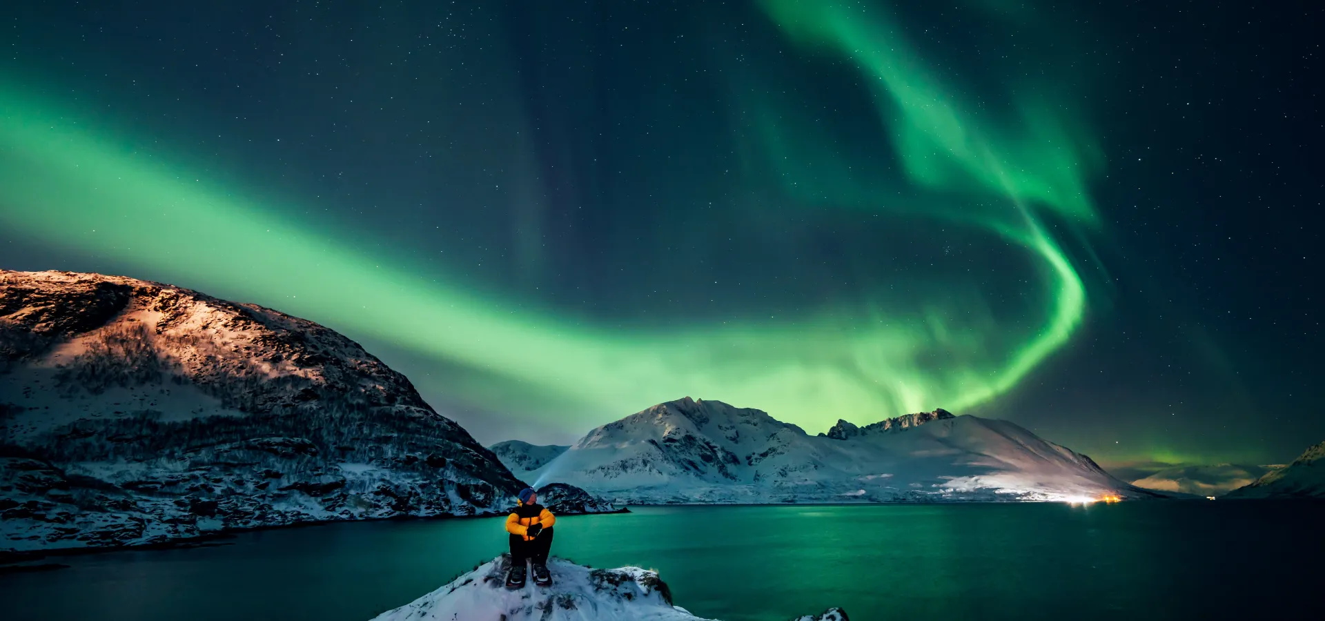 Northern Lights and snowshoeing in Skjervøy