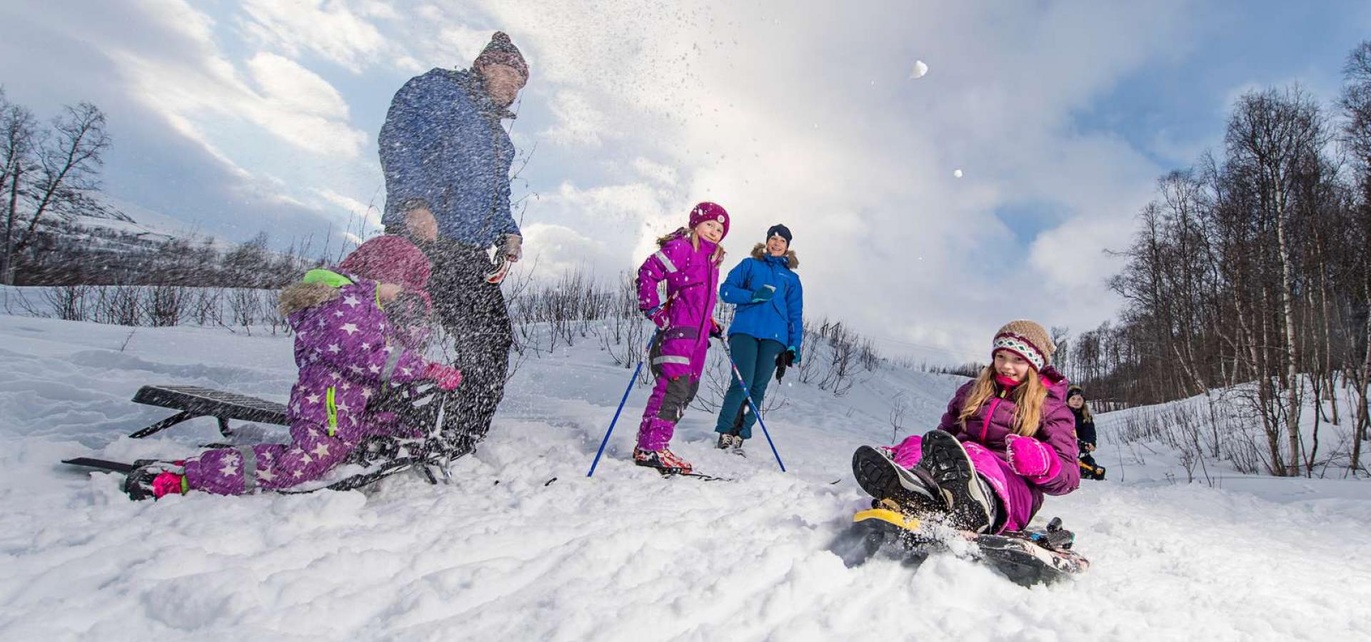 Lek og moro i snøen ved Saga, Nordreisa, Nord Norge