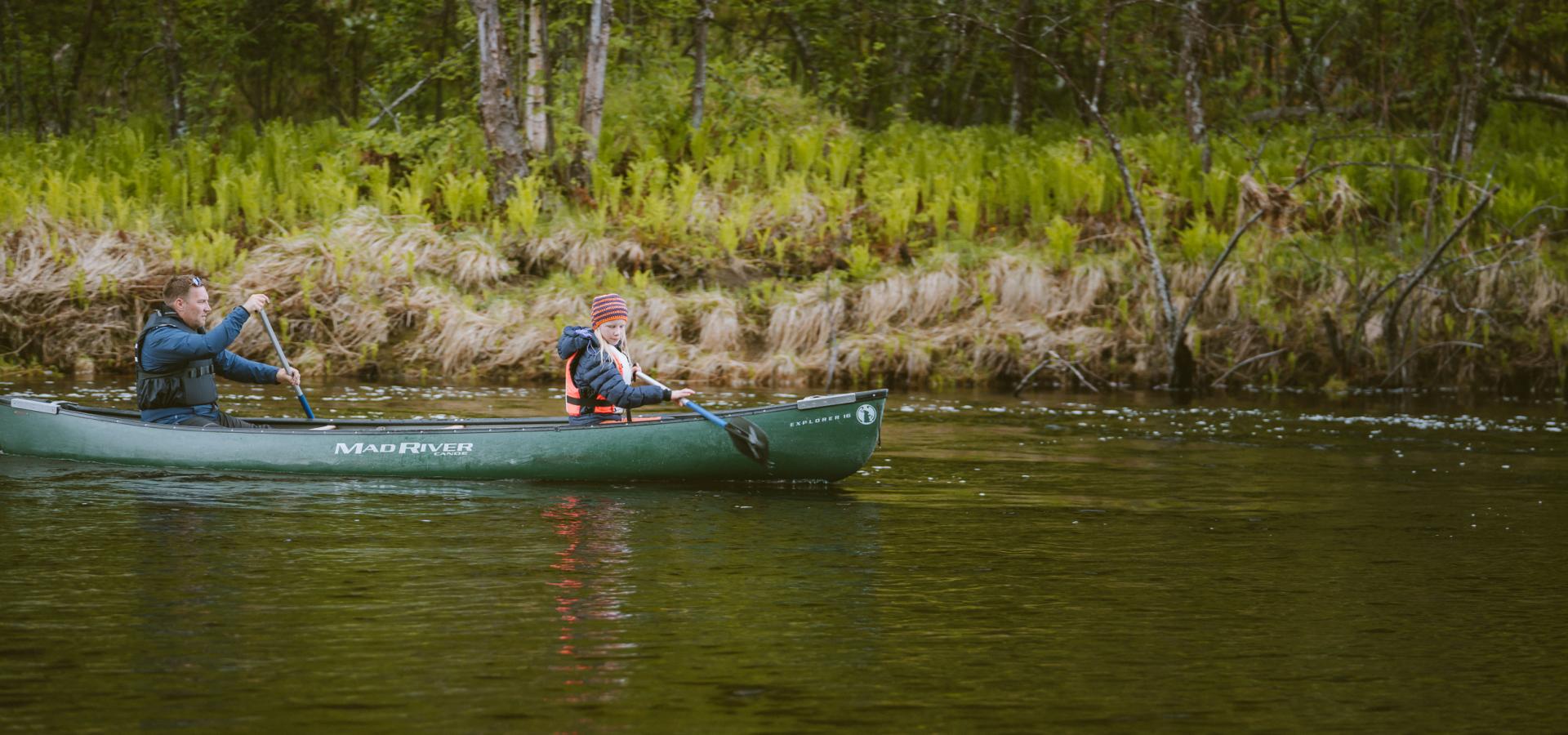 På kano i Reisaelva med Svartfoss Adventure