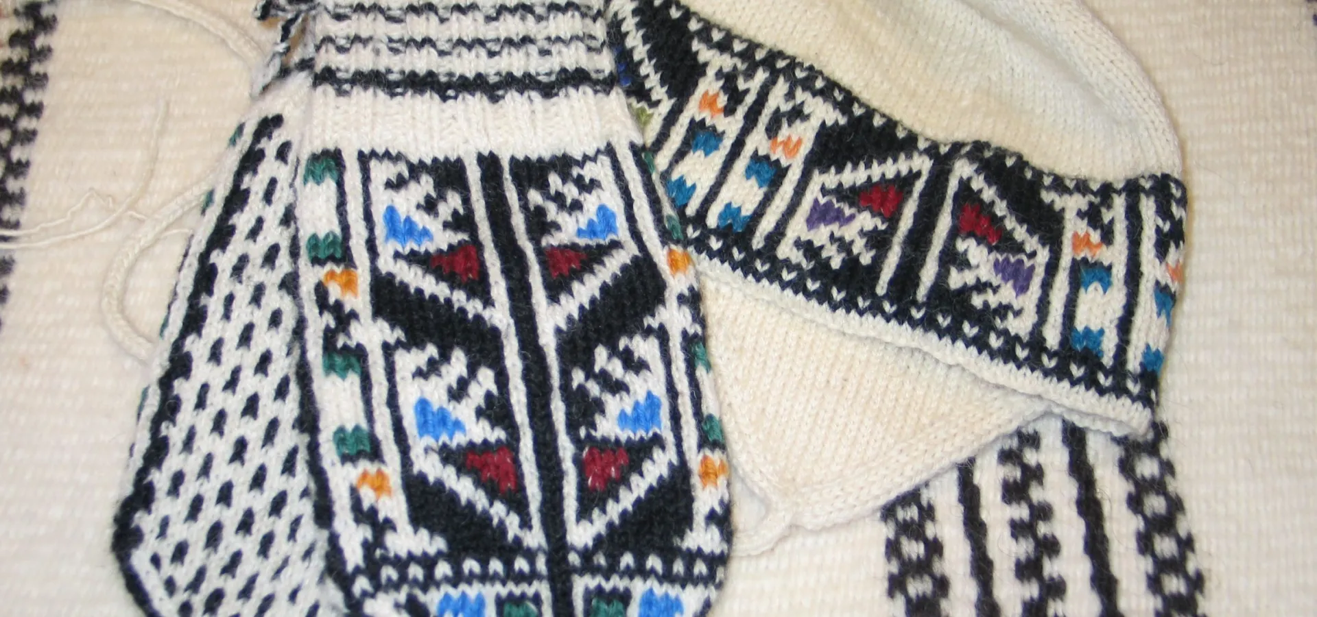 Knitted mittens and cap with typical Manndalen pattern