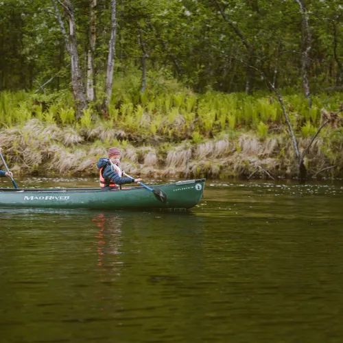 På kano i Reisaelva med Svartfoss Adventure