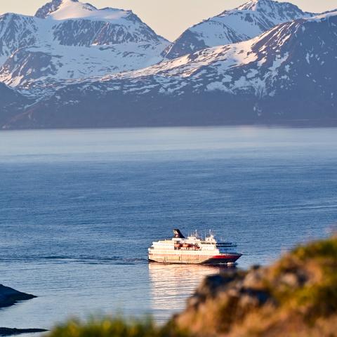 Hurtigruten approaching Skjervøy
