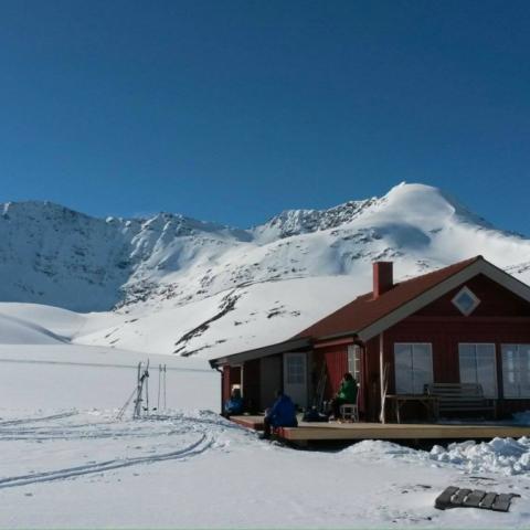 Rørneshytta - rec cabin in the Lyngen Alps in winter