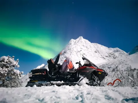 Kveldssafari på snøscooter - Lyngen Safari