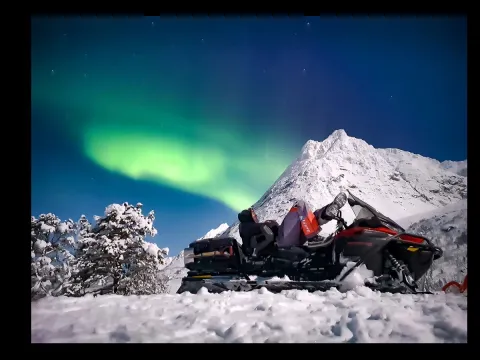 Kveldssafari på snøscooter - Lyngen Safari