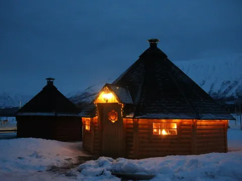 Reindeer Feeding and Sami Culture with a Chance of Northern Lights with Dinner