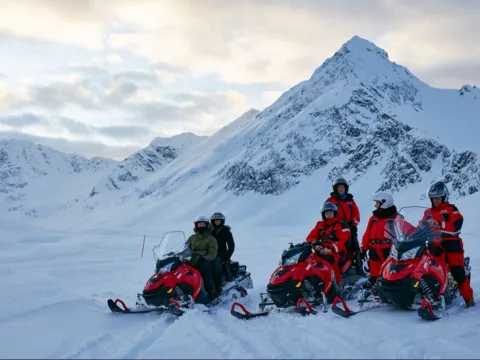 Snøskuteropplevelse - Lyngsalpene - Lyngen Experience