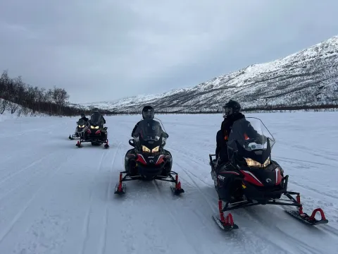Avgang MANNDALEN: Skutertur i vakre Skibotndalen 