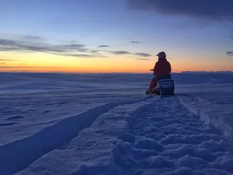 Snøskutersafari kveldstur - med North Experience - oppmøte Hatteng