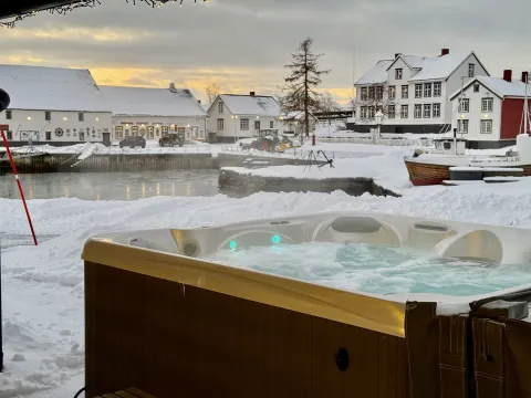 Sauna og jacuzzi ved historiske Havnnes Handelssted
