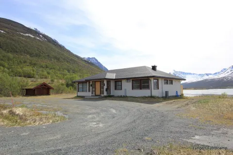 Lyngen Fjordcamp