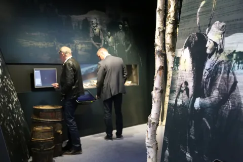Nord Troms Museum - Møter-Encounters-Deaivvadit-Kohtamissii