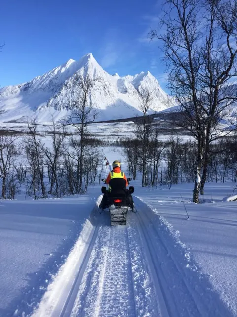 Snøskutertur oppmøte Camp Troll Lyngsalpene - Aurora Adventure