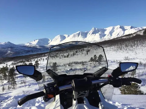 Snøskutertur oppmøte Camp Troll Lyngsalpene - Aurora Adventure