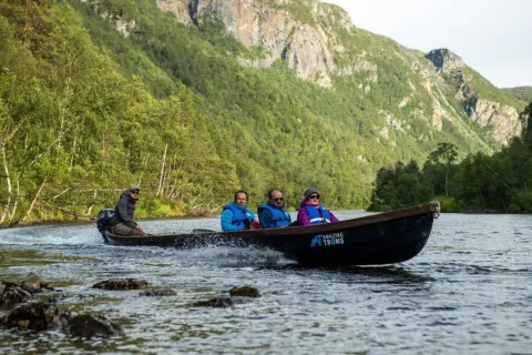Elvebåtsafari til Mollisfossen - Reisa Nasjonalpark