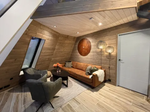 Livingroom with couch and chairs