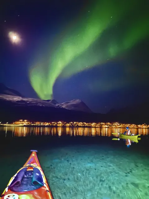 Northern lights kayaking