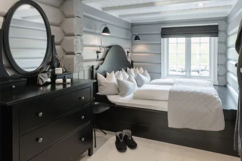 One of the bedrooms at Lyngen Lodge