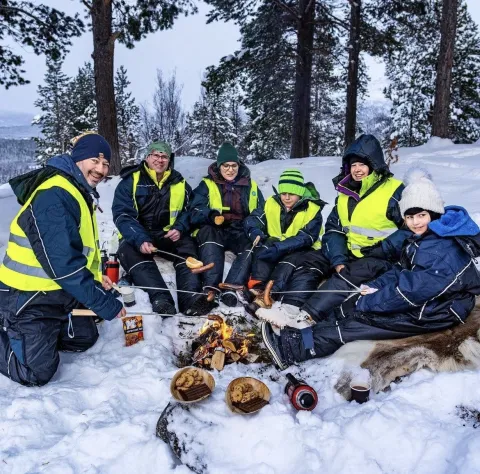 Snowmobile and icefishing Safari - Self driven - Amazing Troms