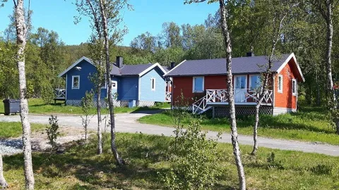 Hytte 4, Lomen