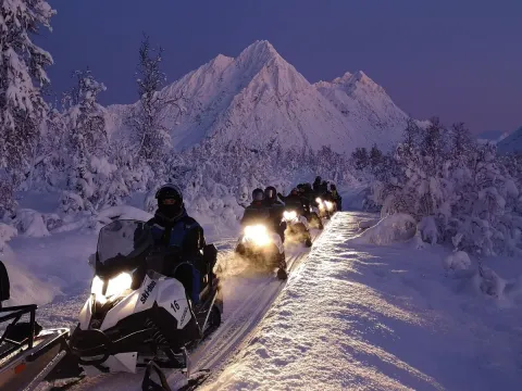 Lyngen Safari - Snowmobile