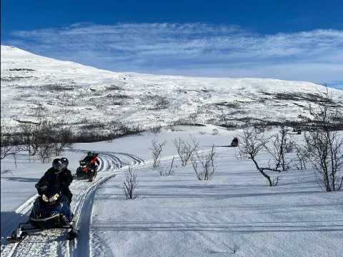               Snøskuter ekspedisjon i Skibotndalen - Activenorth