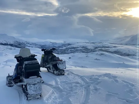               Snøskuter ekspedisjon i Skibotndalen - Activenorth