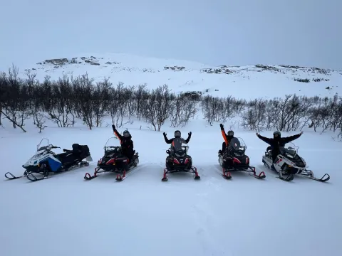               Snøskuter ekspedisjon i Skibotndalen - Activenorth